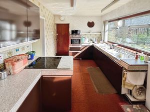 Kitchen- click for photo gallery